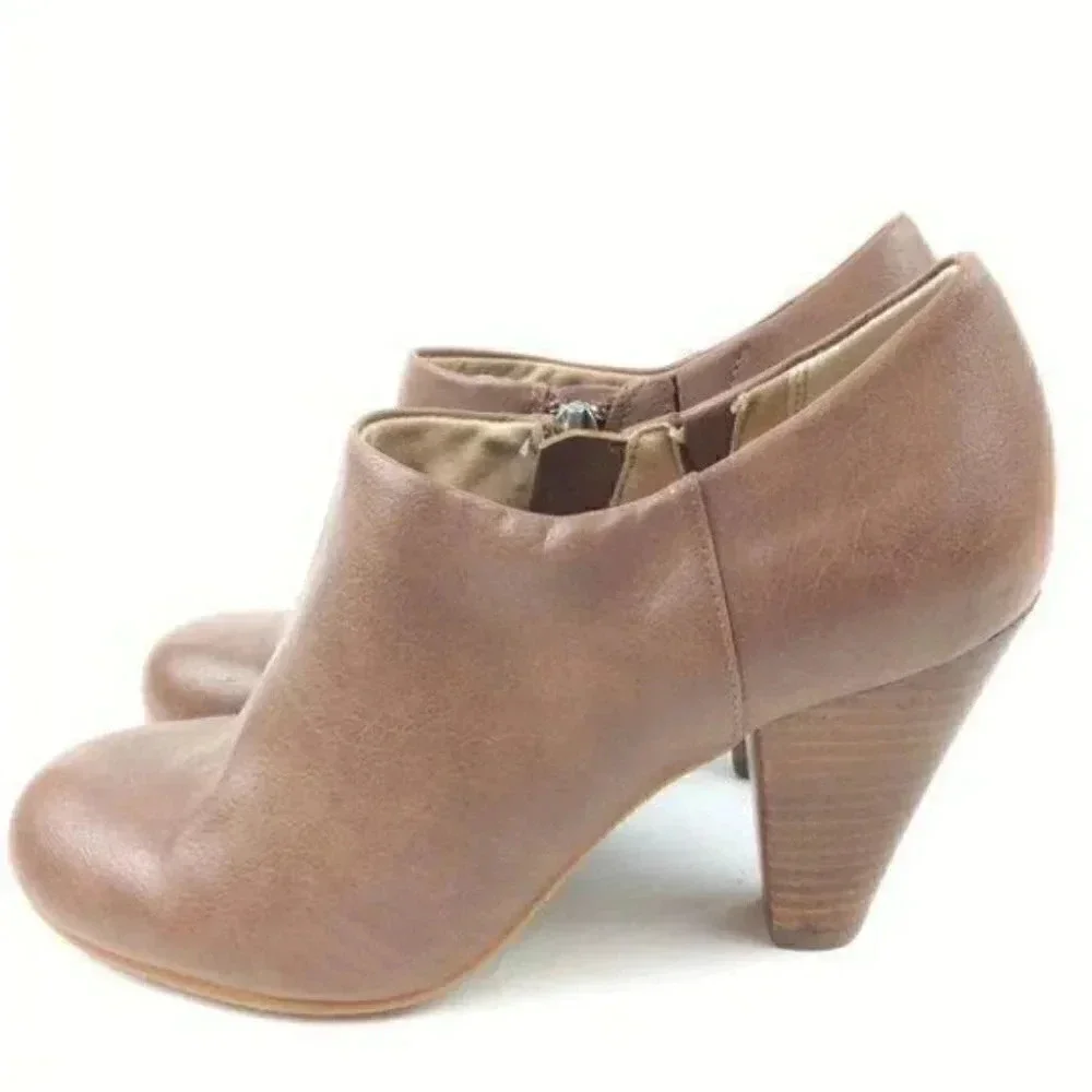 New Crown Vintage Ankle Boots 7 Lion Brown Booties